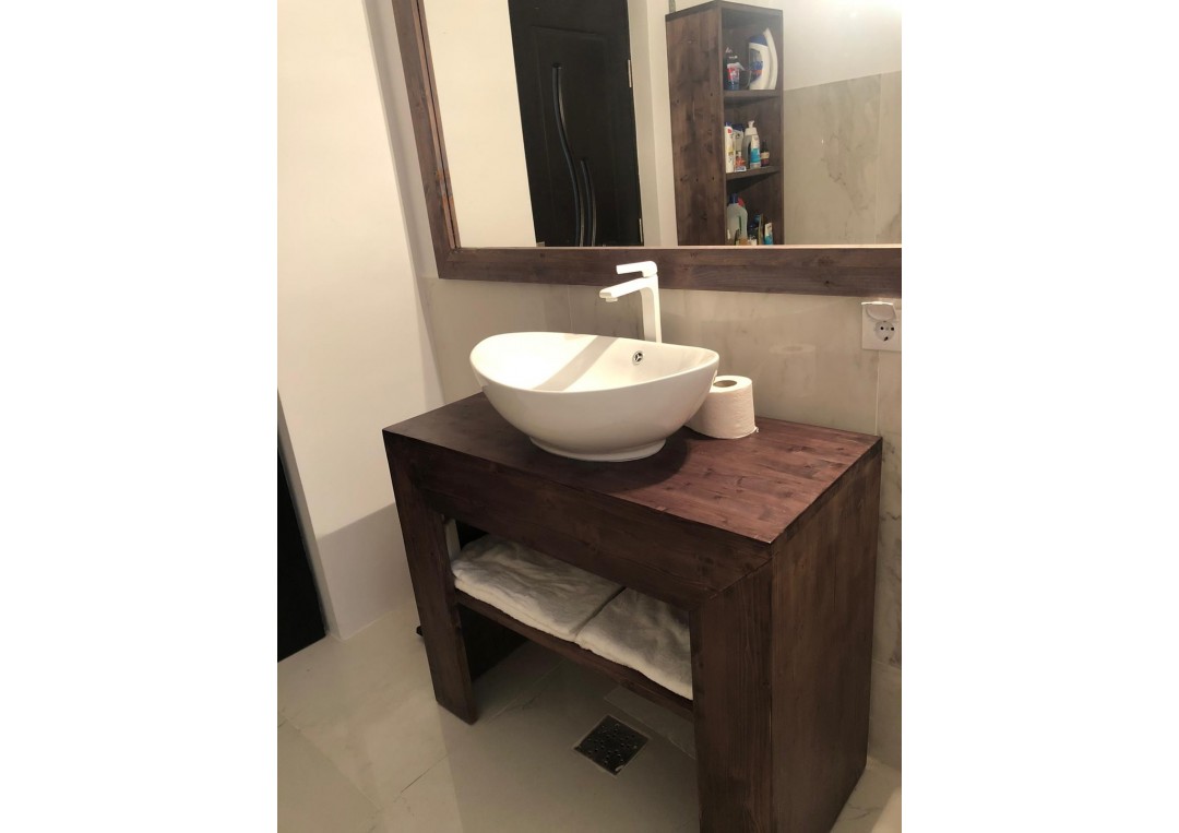 Consola pentru baie cu rama maro